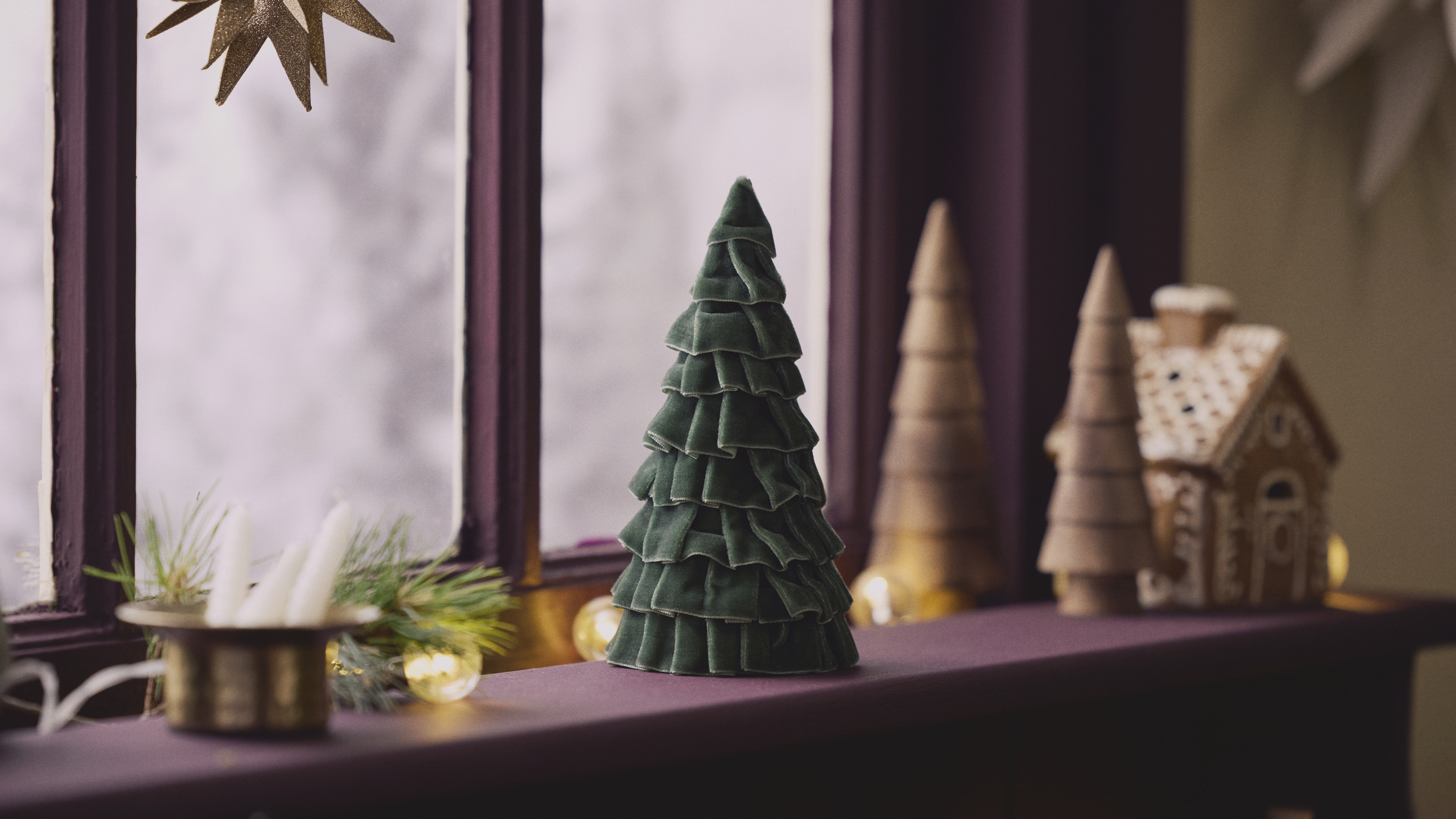 Christmas Trees With Ribbon Bows (3)