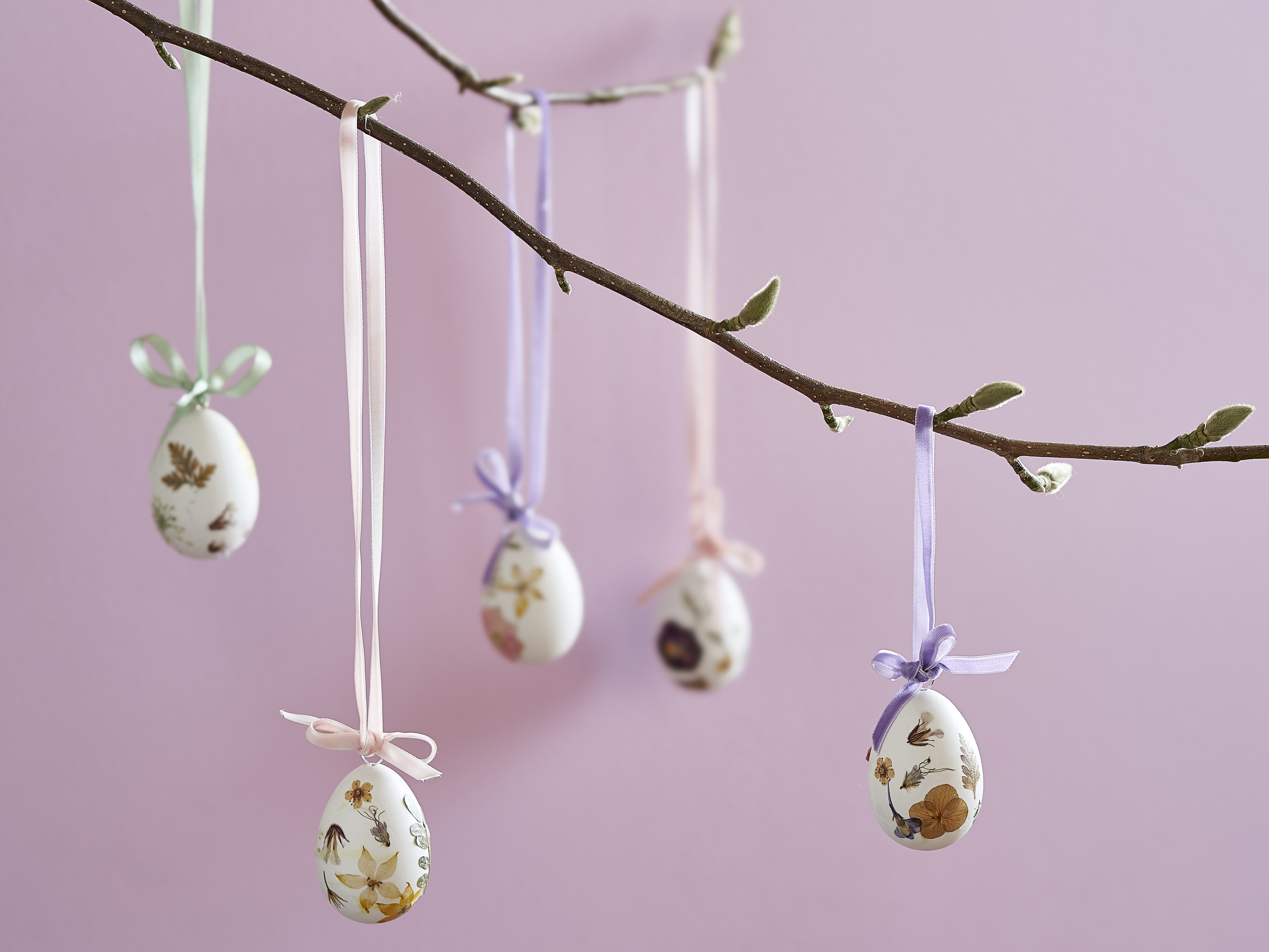 Easter Eggs With Pressed Flowers Easter At Sostrene Grene (1)