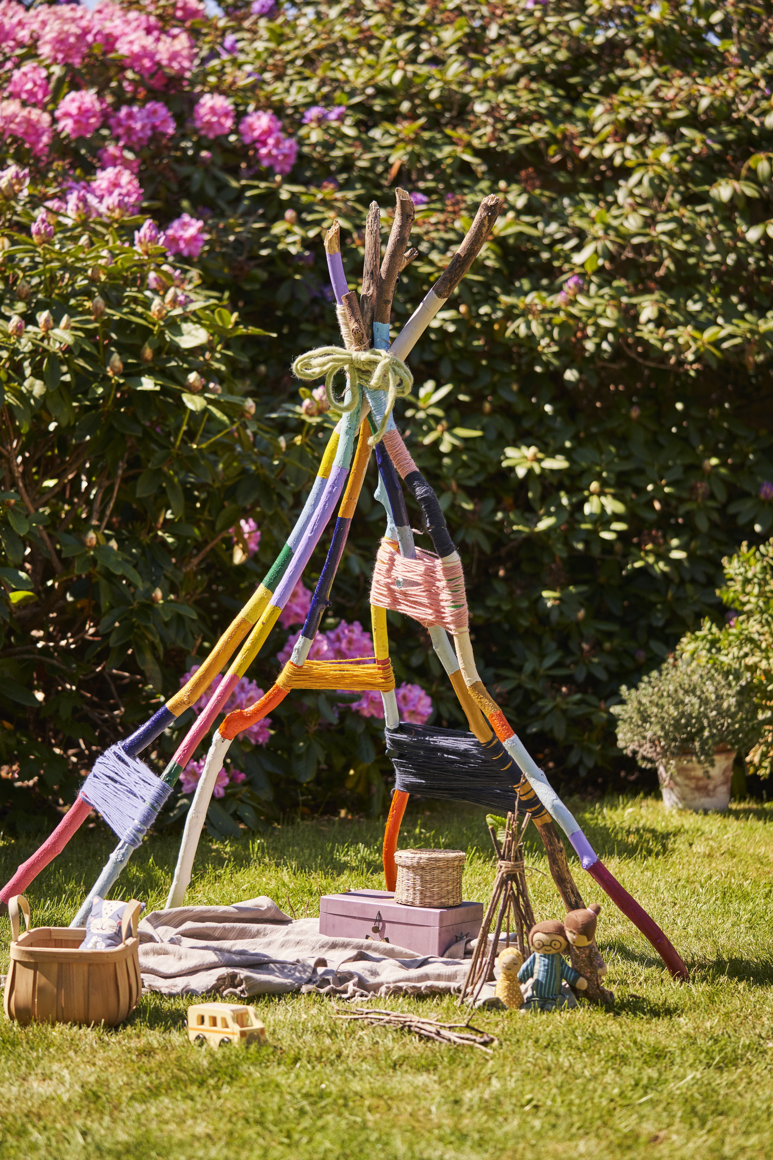 Enchanting Children's Dens In The Garden (1)