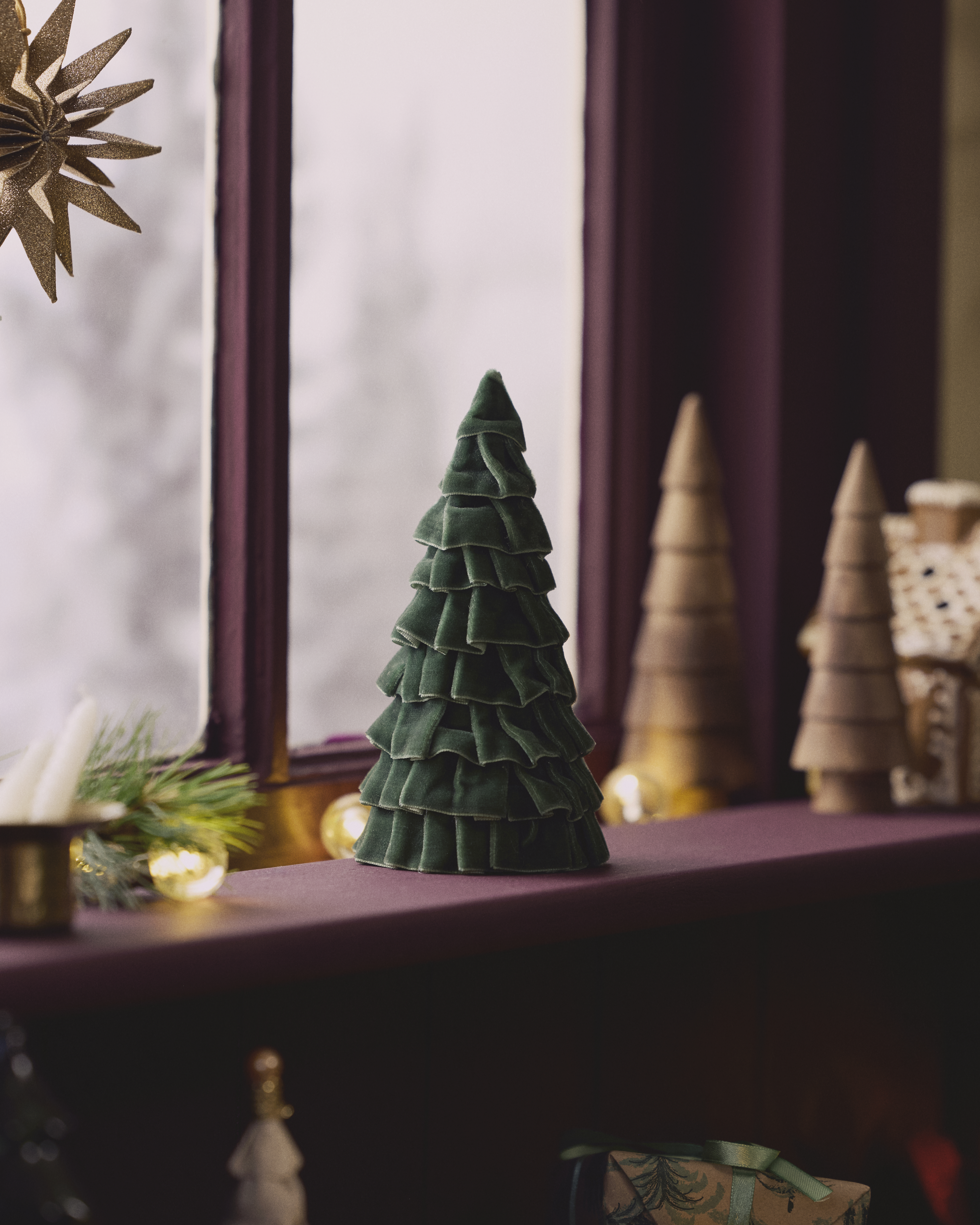 Christmas Trees With Ribbon Bows (2)