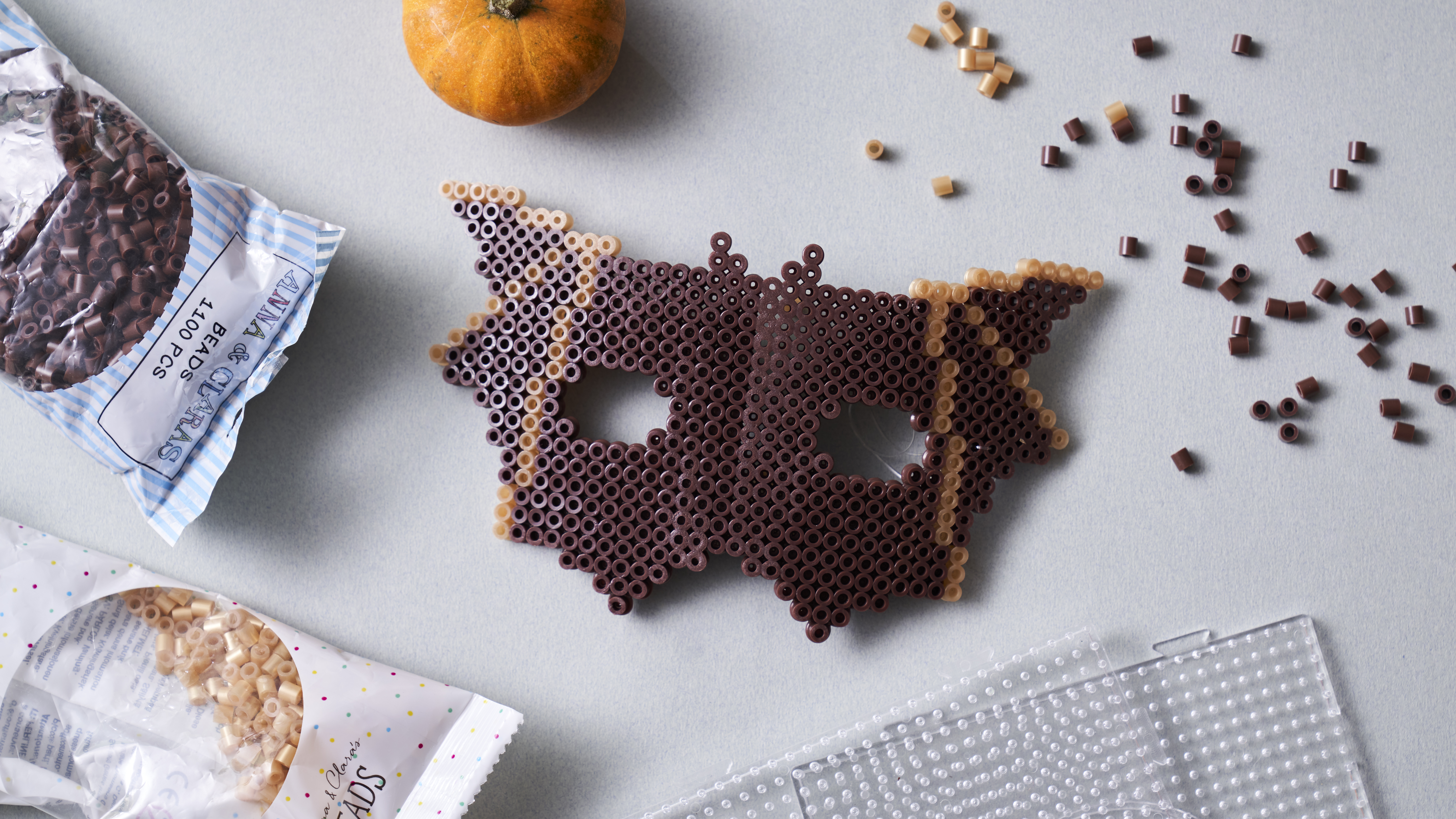 Bat Mask Of Beads DIY From Sotrene Grene (1)