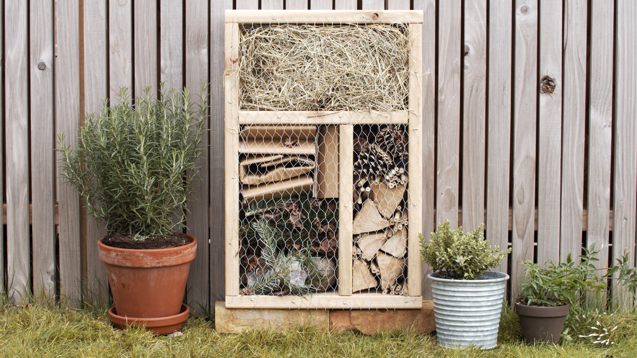 DIY Bug Hotel For The Garden Or Balcony (1)