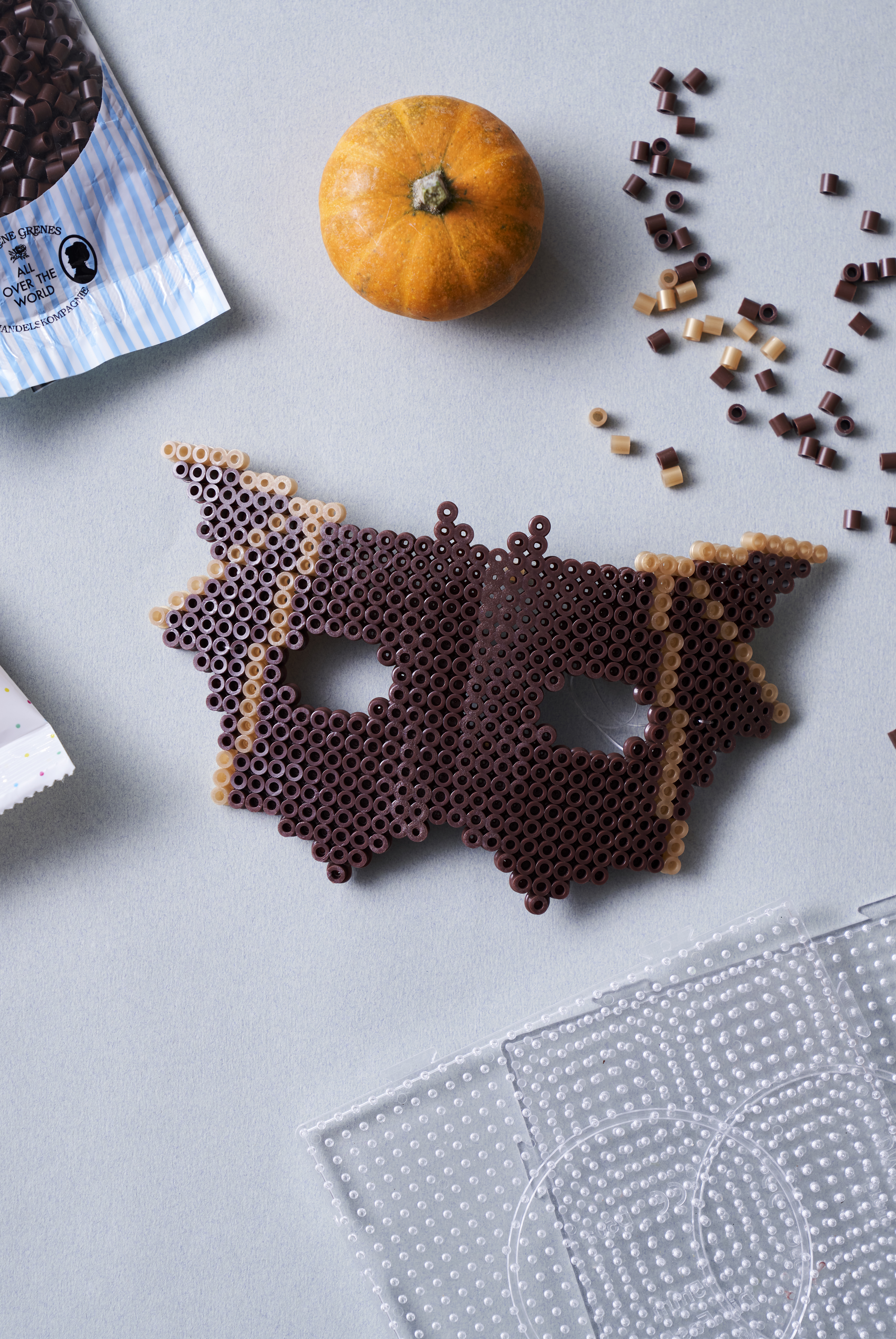 Bat Mask Of Beads DIY From Sotrene Grene (2)