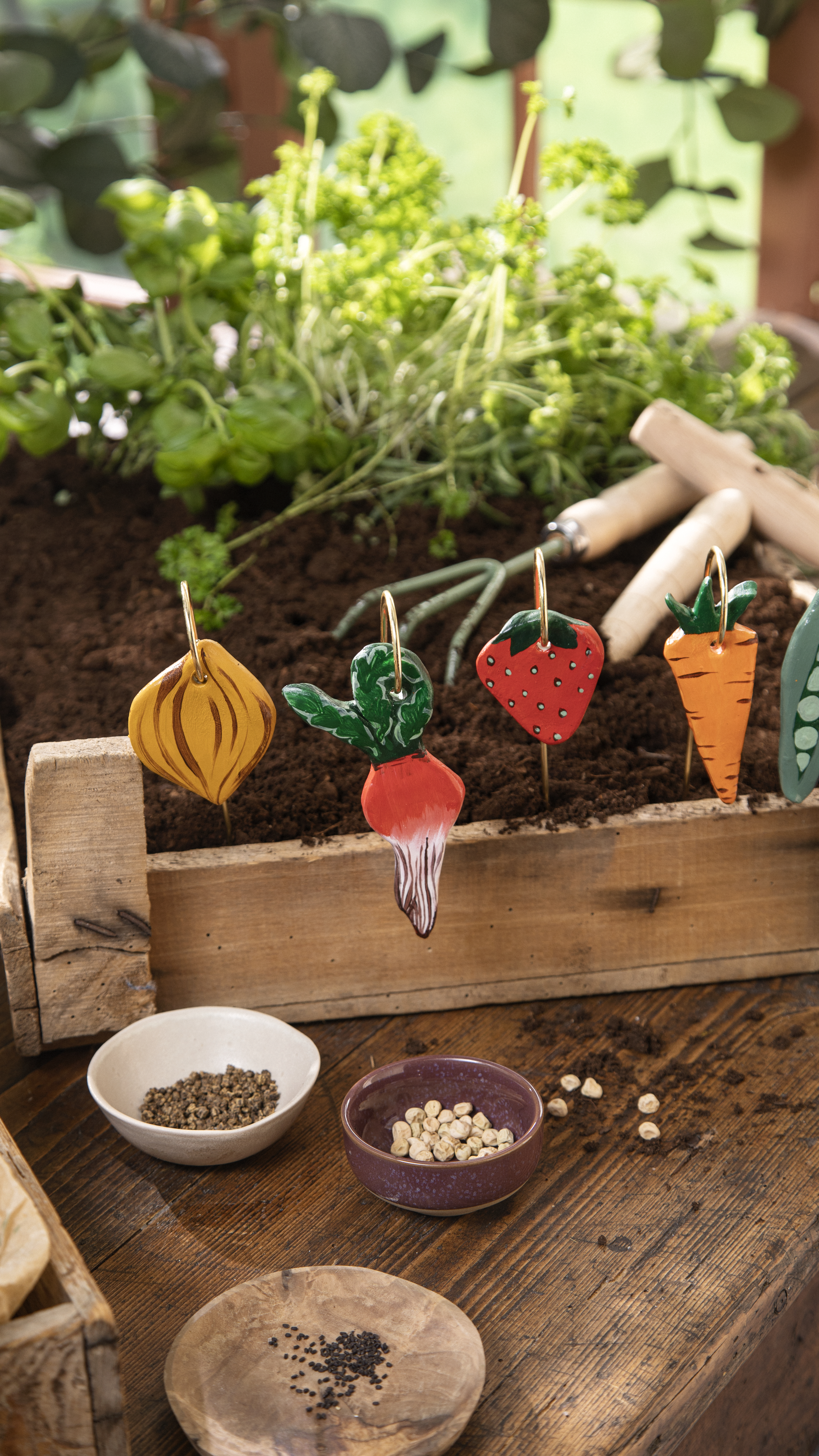 Air Dry Clay Plant Markers With Cute Motifs (3)