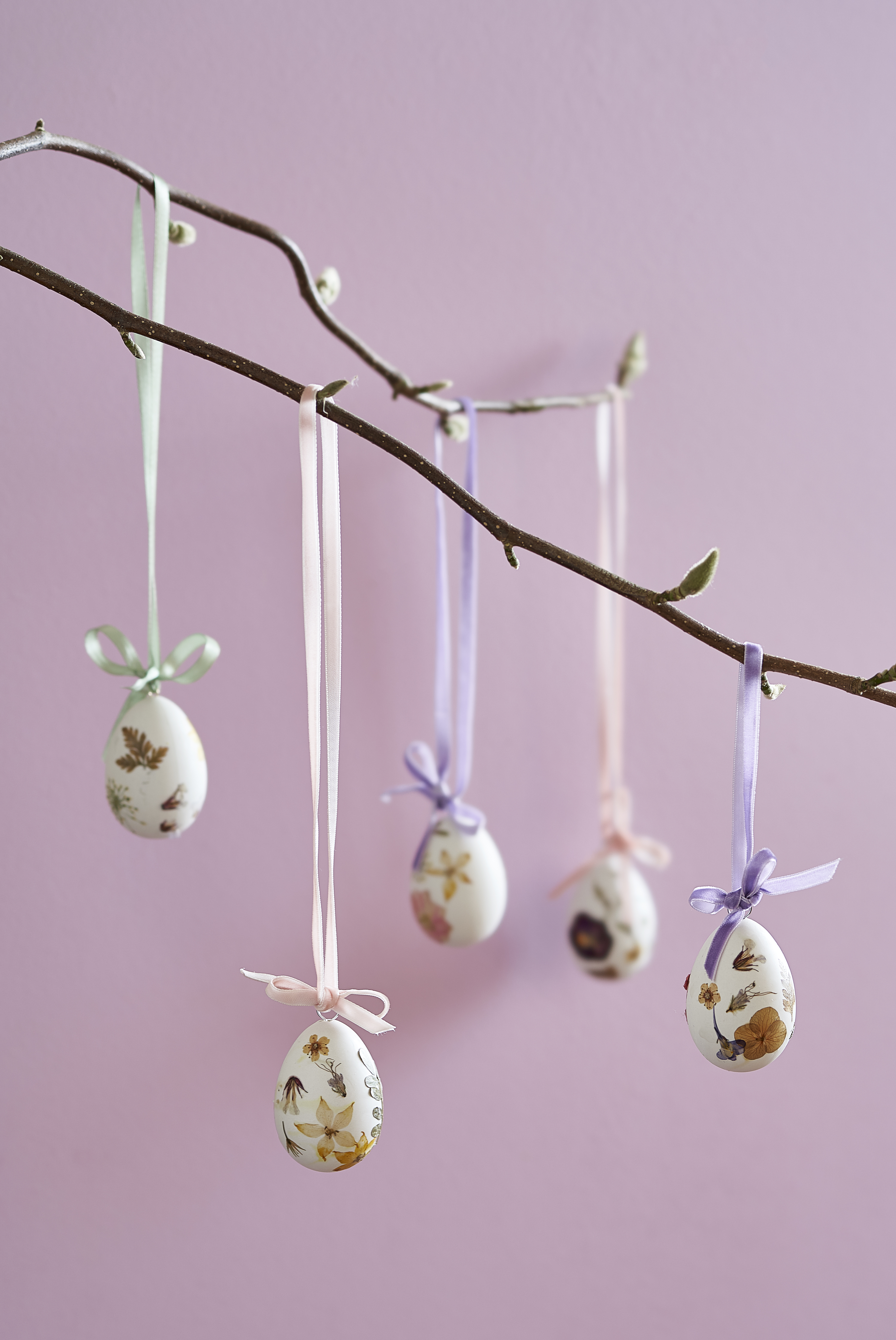 Easter Eggs With Pressed Flowers Easter At Sostrene Grene (4)