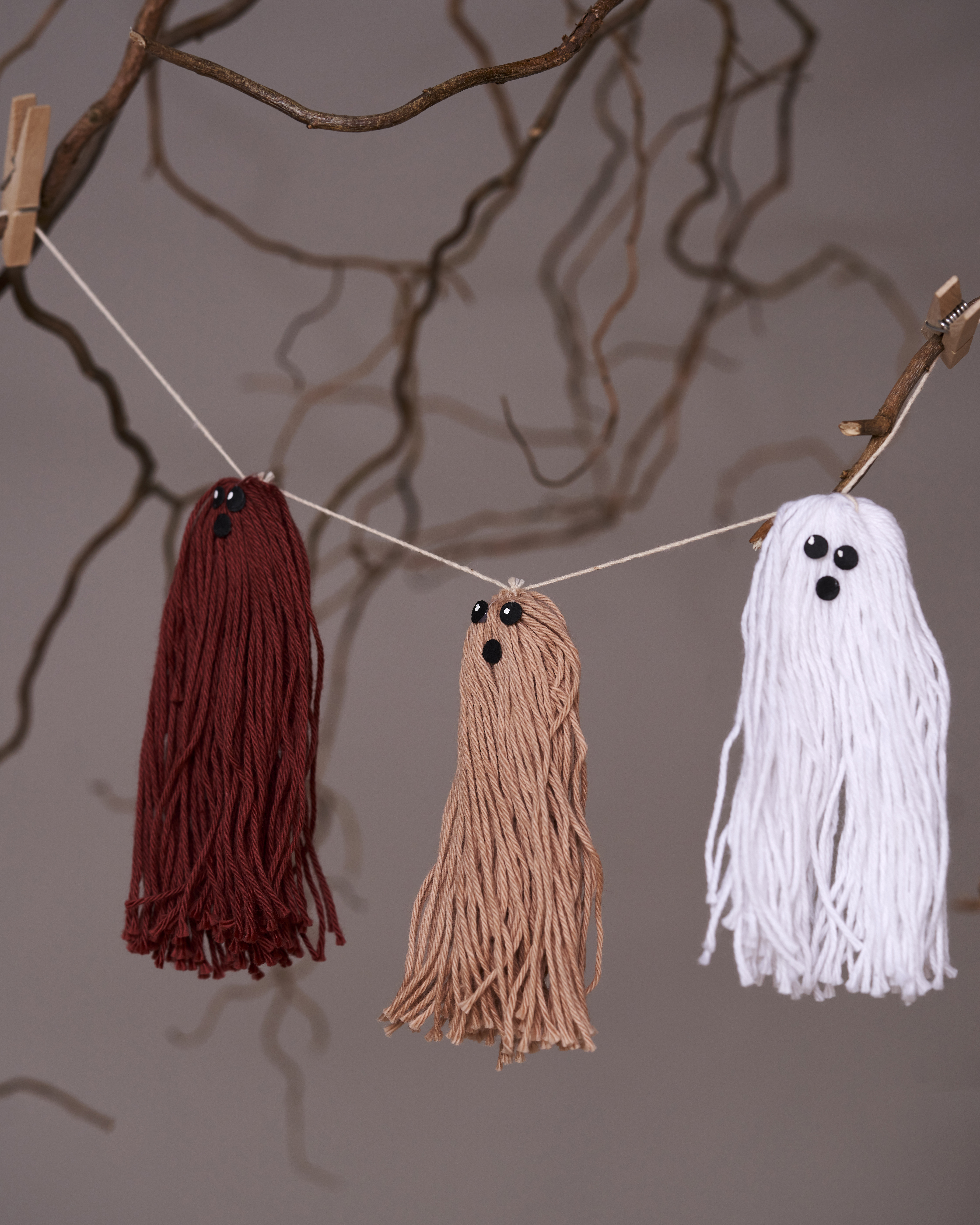 Garland With Little Yarn Ghosts DIY From Sostrene Grene (3)