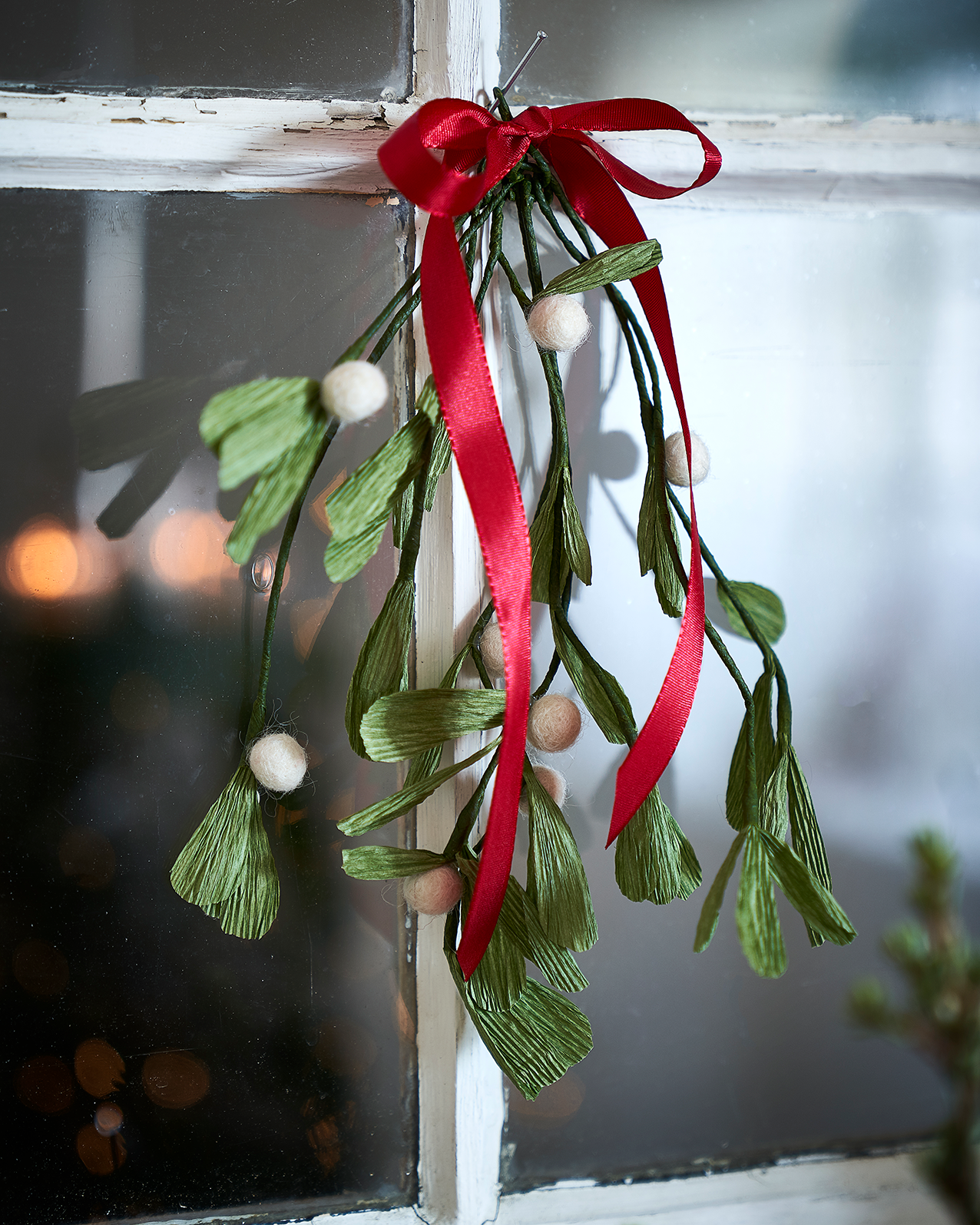 Create Crepe Paper Mistletoes
