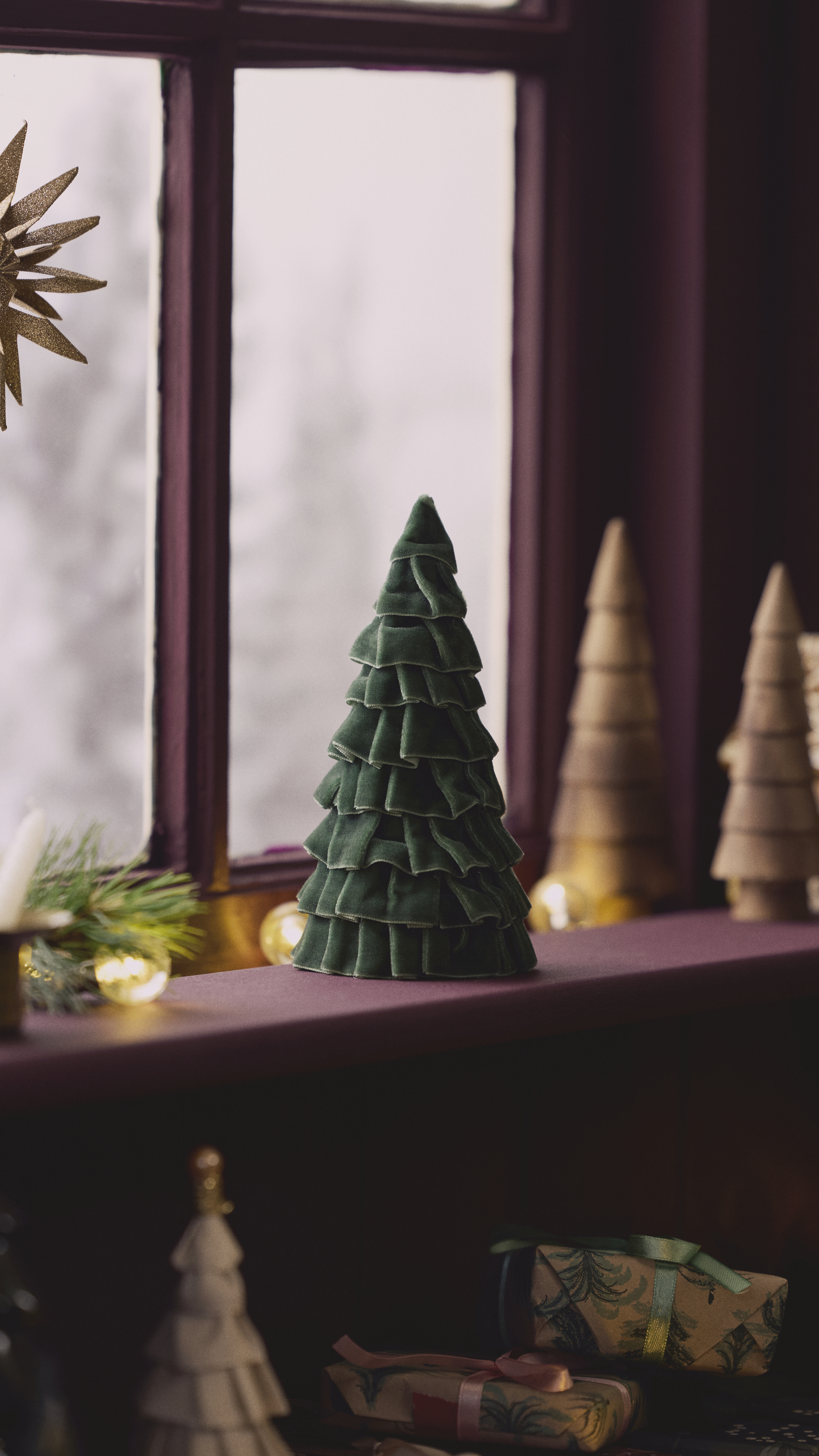 Christmas Trees With Ribbon Bows (1)