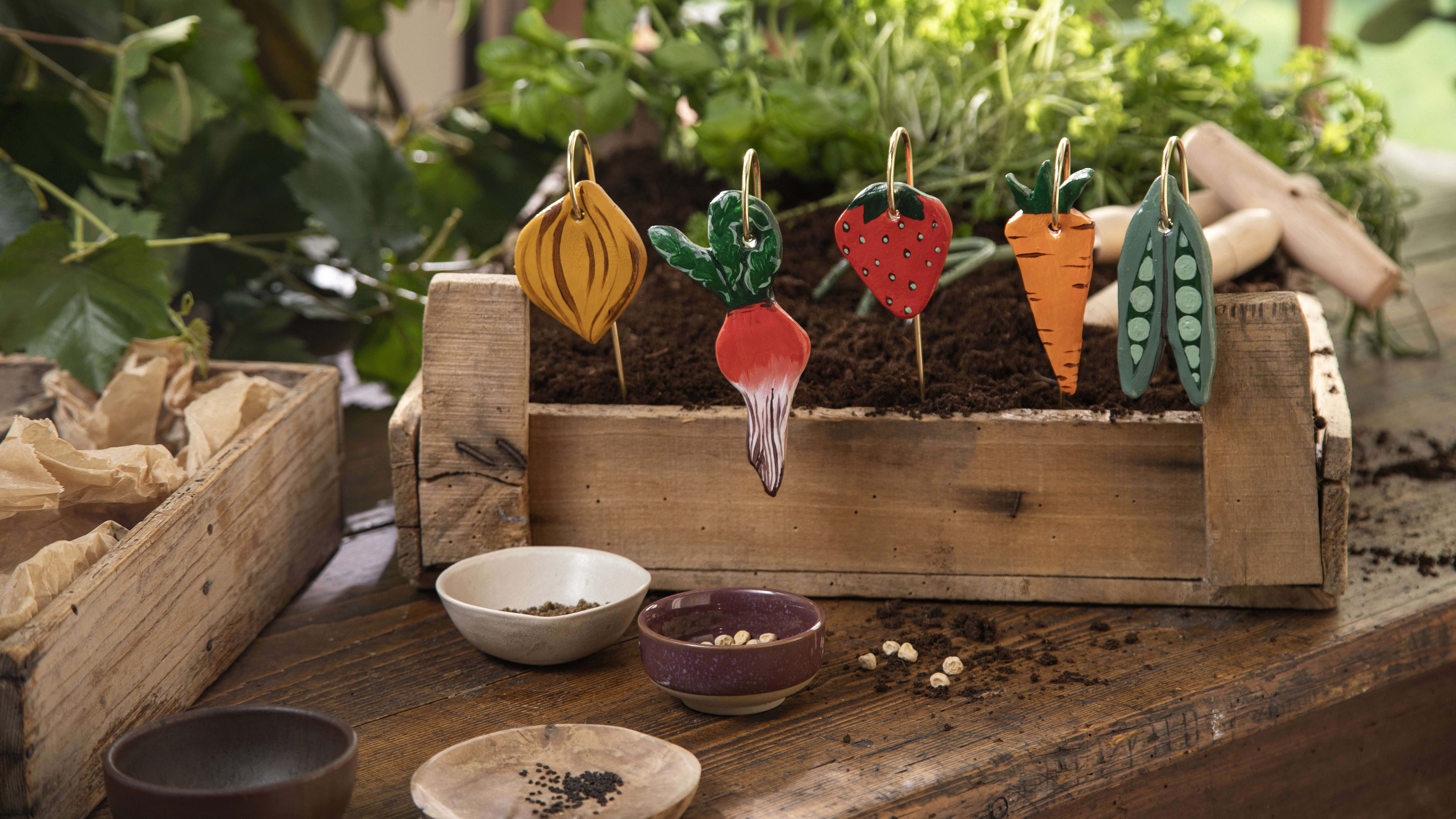 Air Dry Clay Plant Markers With Cute Motifs (1)