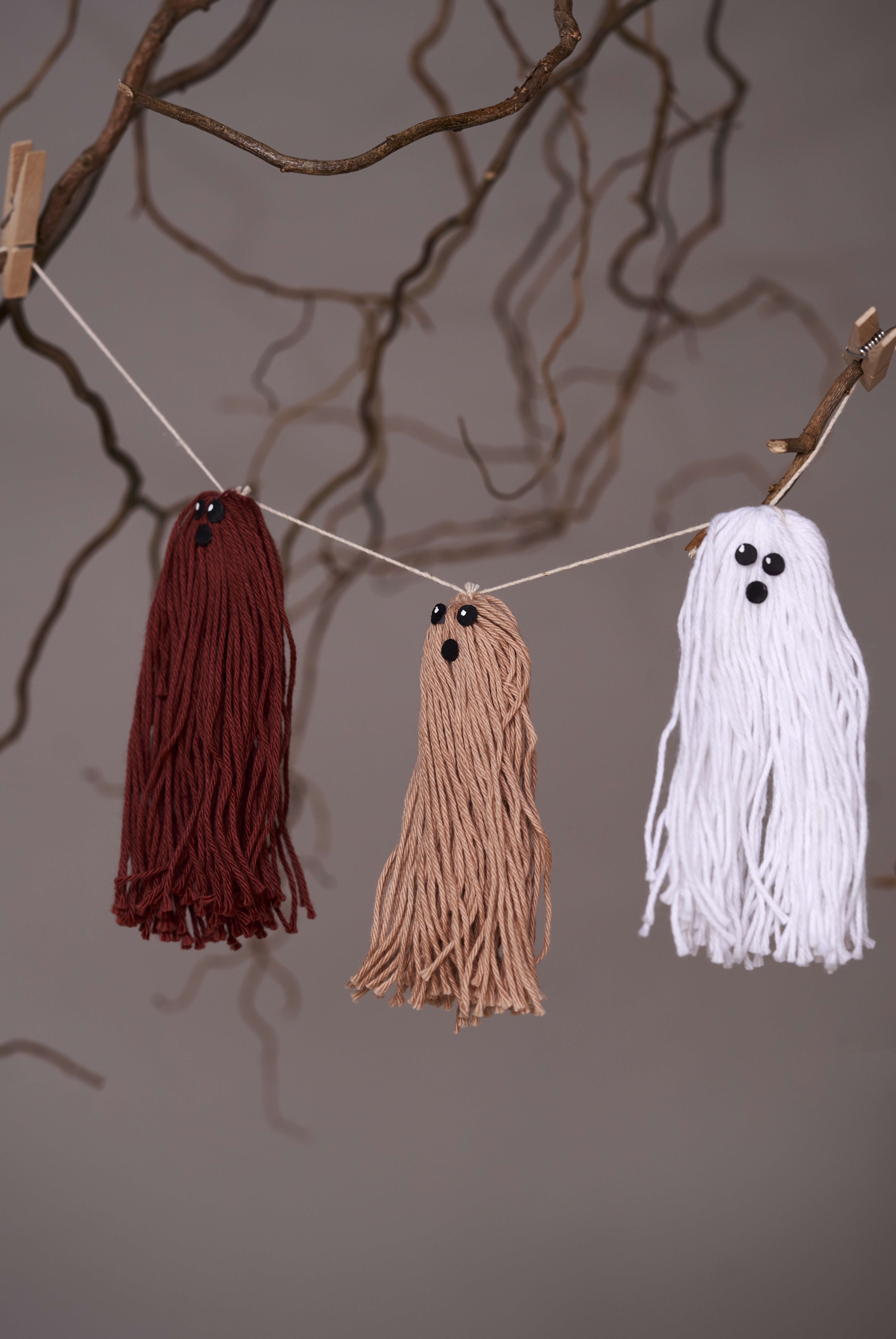 Garland With Little Yarn Ghosts DIY From Sostrene Grene (1)