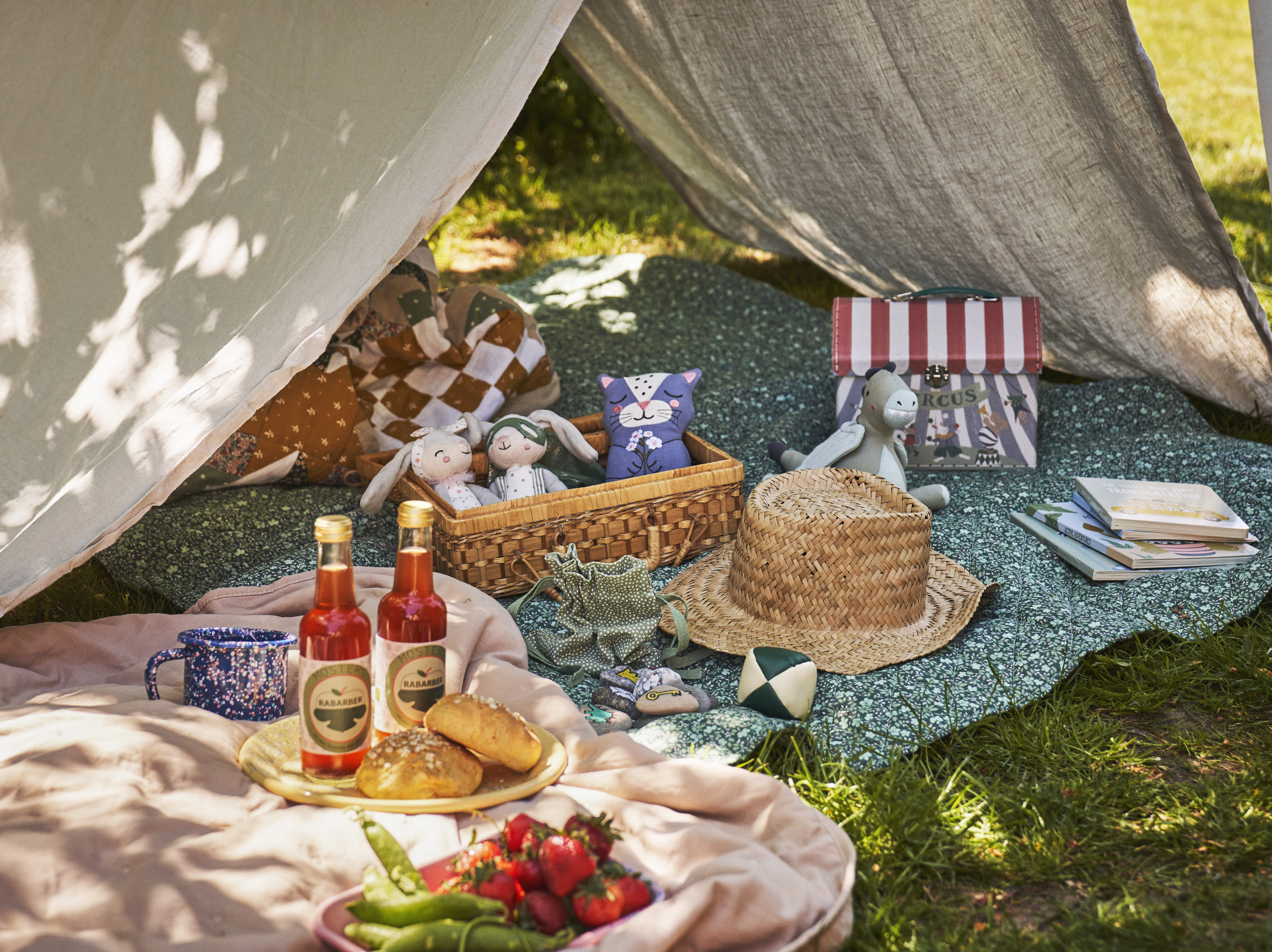 Enchanting Children's Dens In The Garden (7)